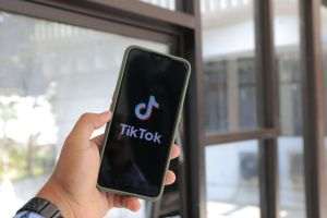 AFP: TikTok plăteşte cel puţin 100 de milioane de dolari pentru a evita un proces în Alabama